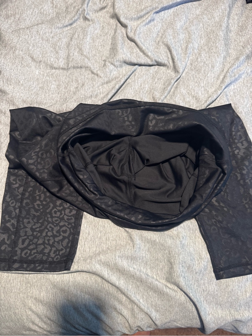 CVG Black Leopard Capri Leggings Size L - Picture 2 of 3